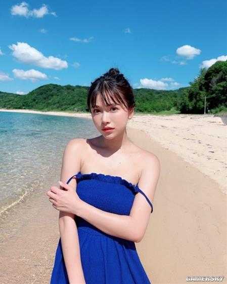 22岁写真女性号称日本最美御宅族 包不住的好身材